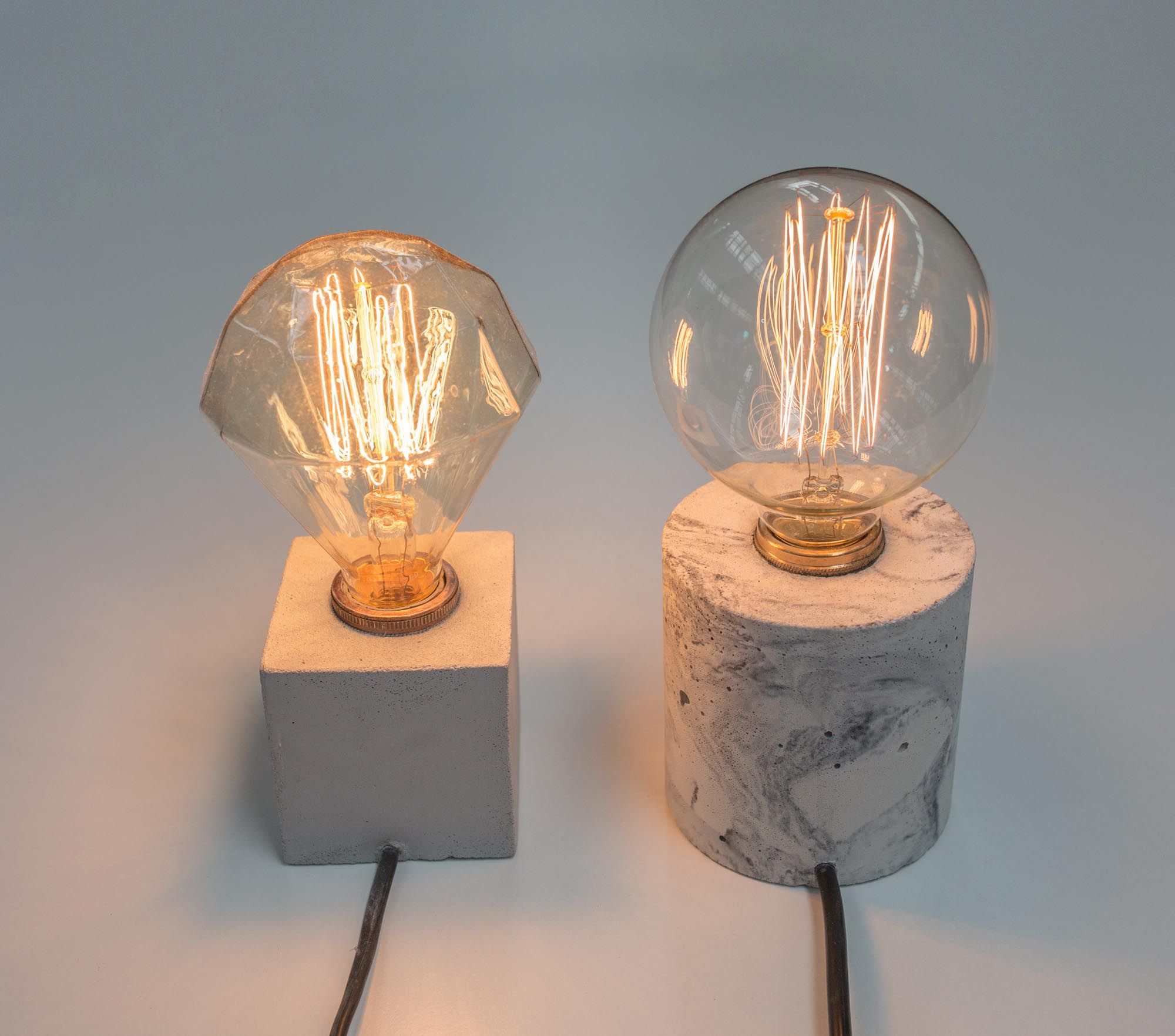 Simple- a concrete desk lamp - Vincent Buret