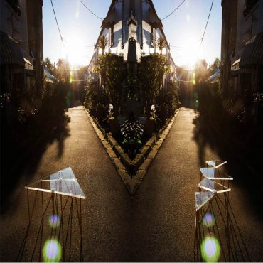 TriangleToSquare – a modular side table