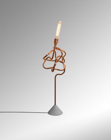 SCRIBBLE – a twisted desk light