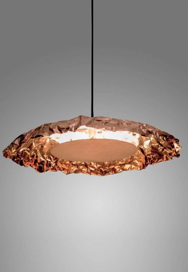 Creased – a horizontal copper pendant lamp