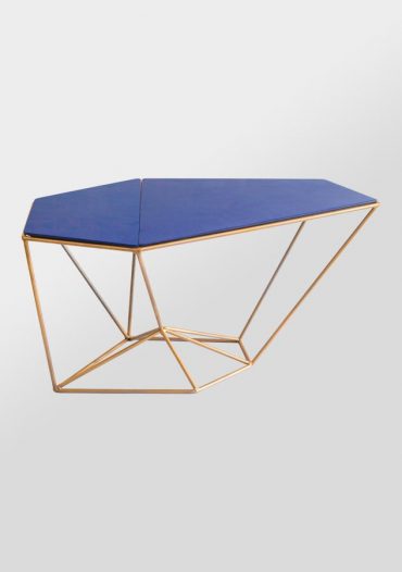 Acute table – a sur mesure side table